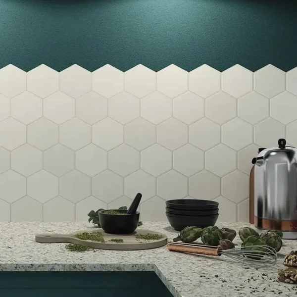 Imagem de azulejo de parede para cozinha em tons de alto contraste, para criar pontos de interesse na parede