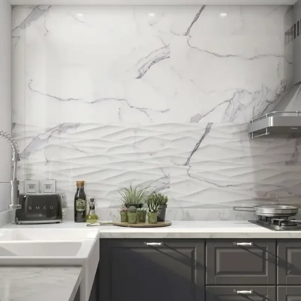 Elegante azulejo na cozinha em tom claro