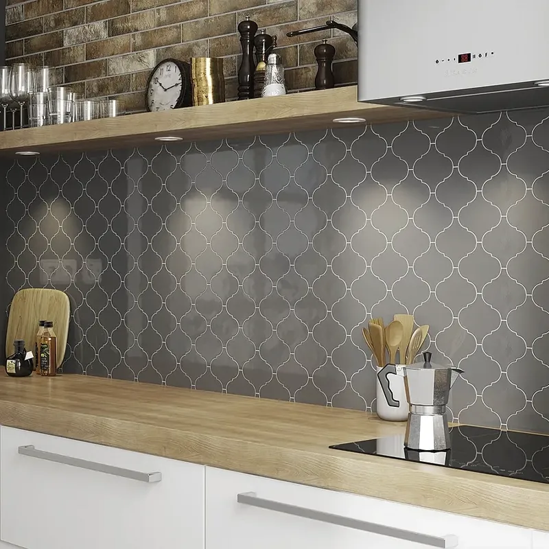 Bonita parede com mosaico negro em estilo arabesco para cozinha moderna
