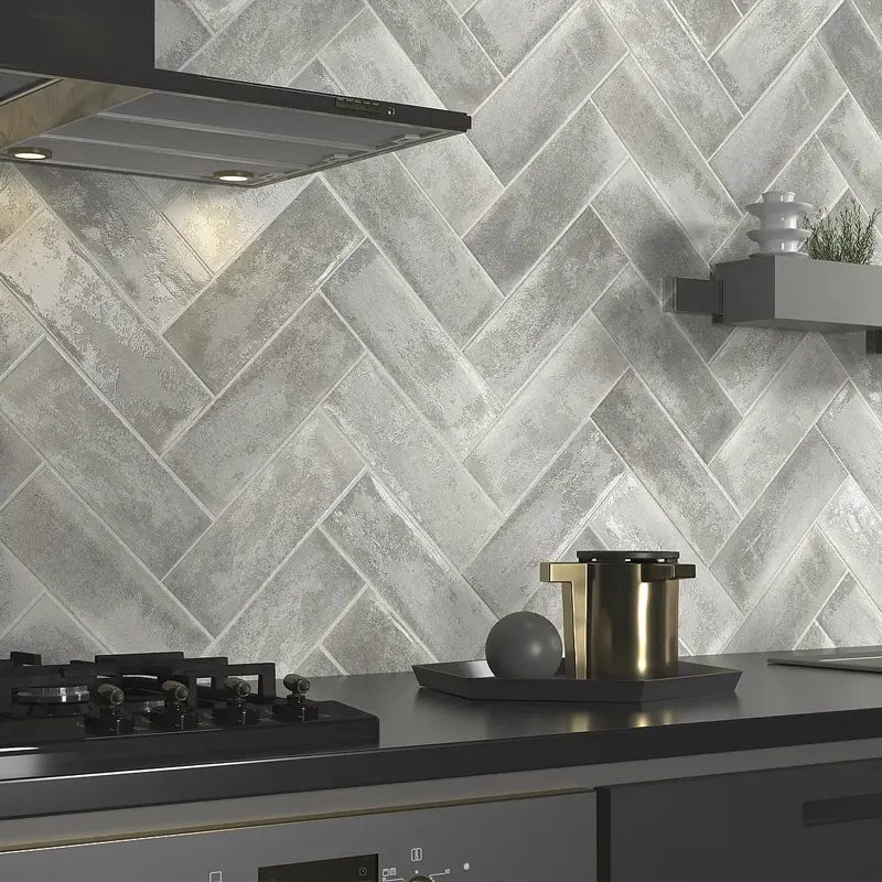 Azulejos cinza de forma retangular para cozinha, trazendo um design limpo e contemporâneo ao espaço