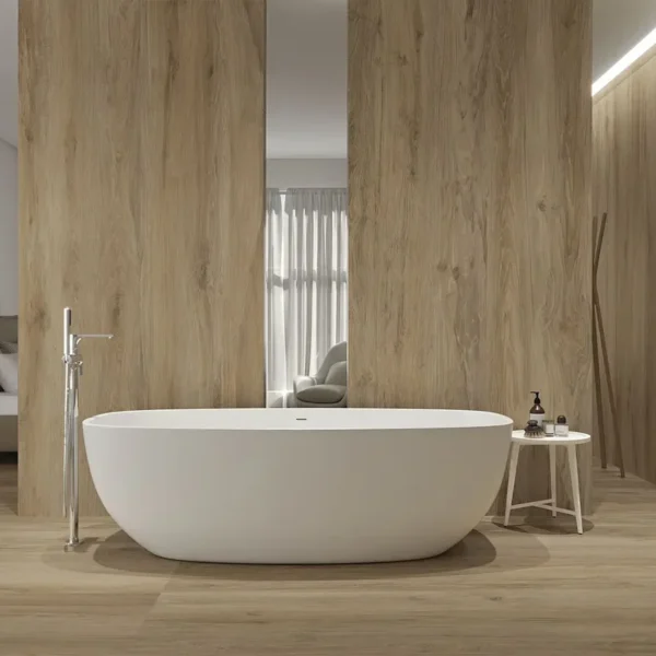 parede com azulejos que imitam a madeira com decoração quente