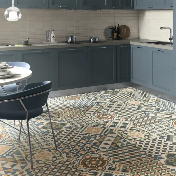 Ampla cozinha com pavimento hidráulico