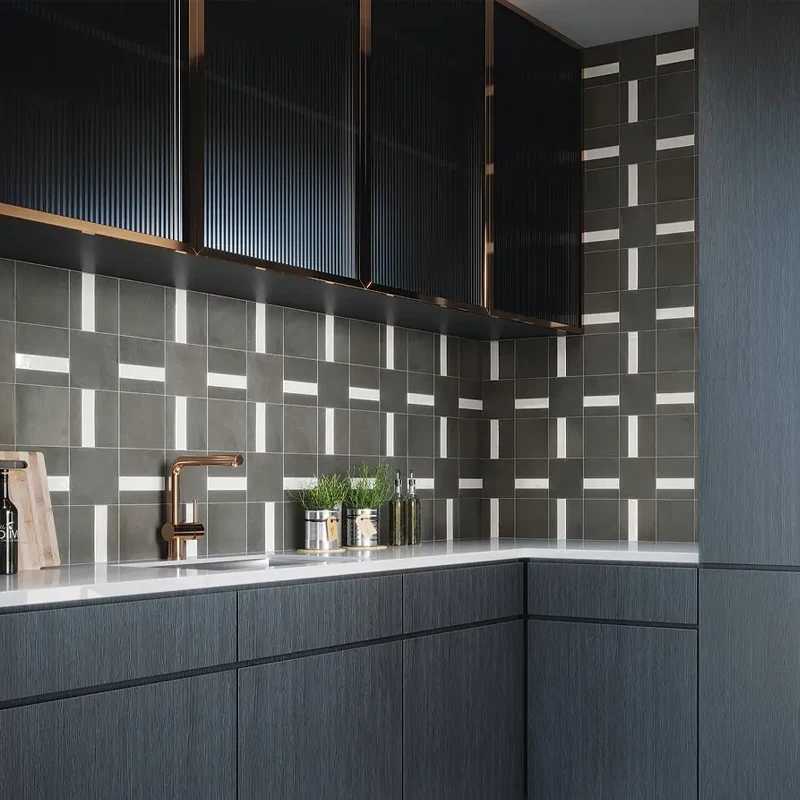 Zona húmida com azulejo branco e preto