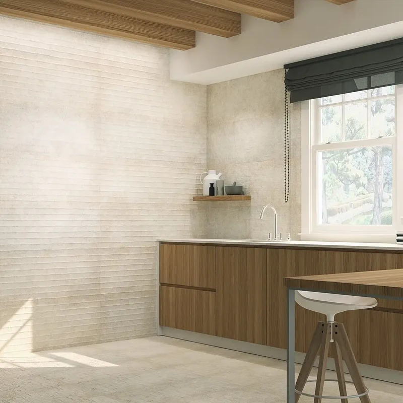 azulejo de cozinha barato em tons neutros combinado com materiais naturais, criando uma decoração de estilo escandinavo.
