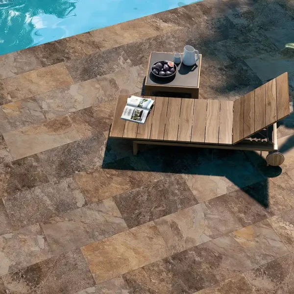 Efeito autêntico de pedra natural em pavimento porcelânico