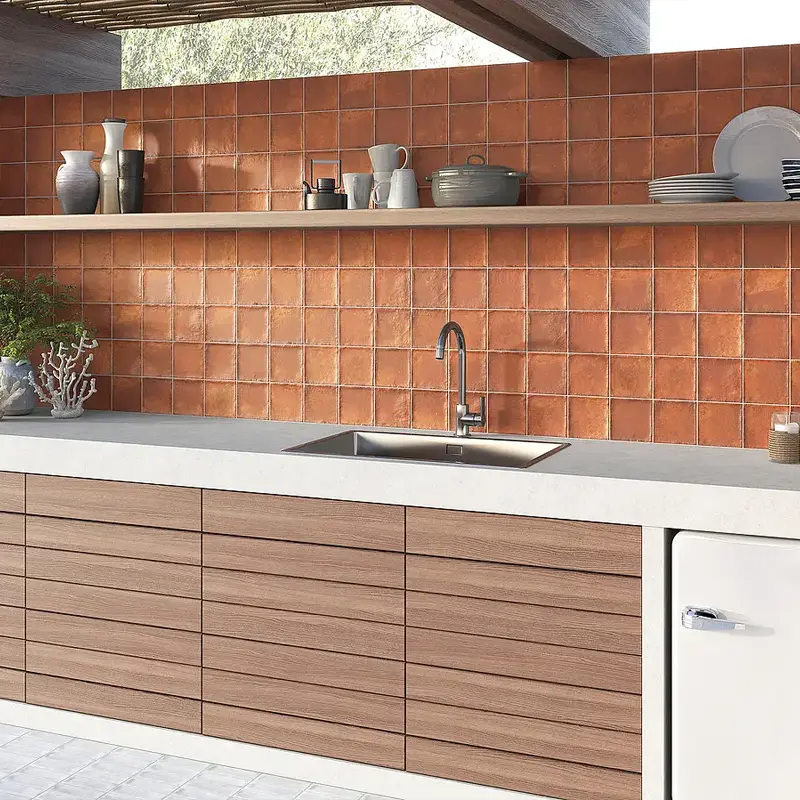imagem de Azulejo rustico para parede em cores quentes.